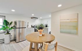 King Suite Luxurious, Modern Couple Retreat